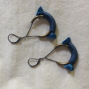 BOET Small Crest Earrings in Peacock